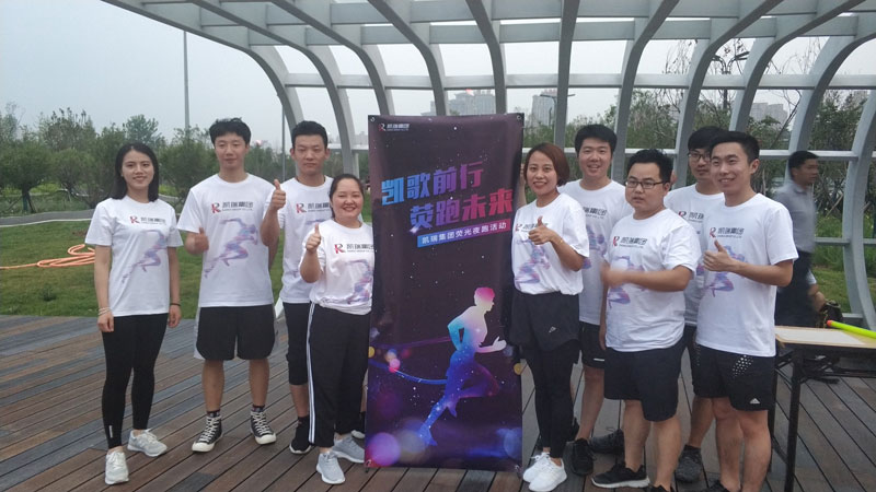 记拉斯维加斯游戏集团2019年夏日荧光夜跑运动